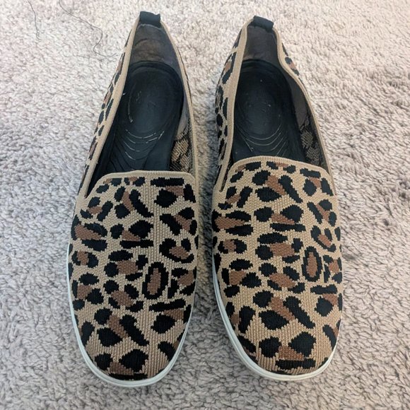 “Me Too” Leopard Print Slip-on Shoes Size 7 - Picture 1 of 4